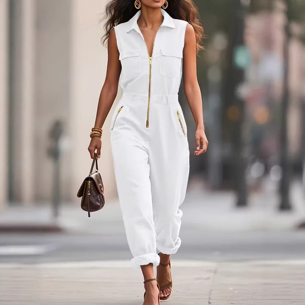 Combinaison pantalon sans manches blanche à fermeture zip devant, poches plaquées.