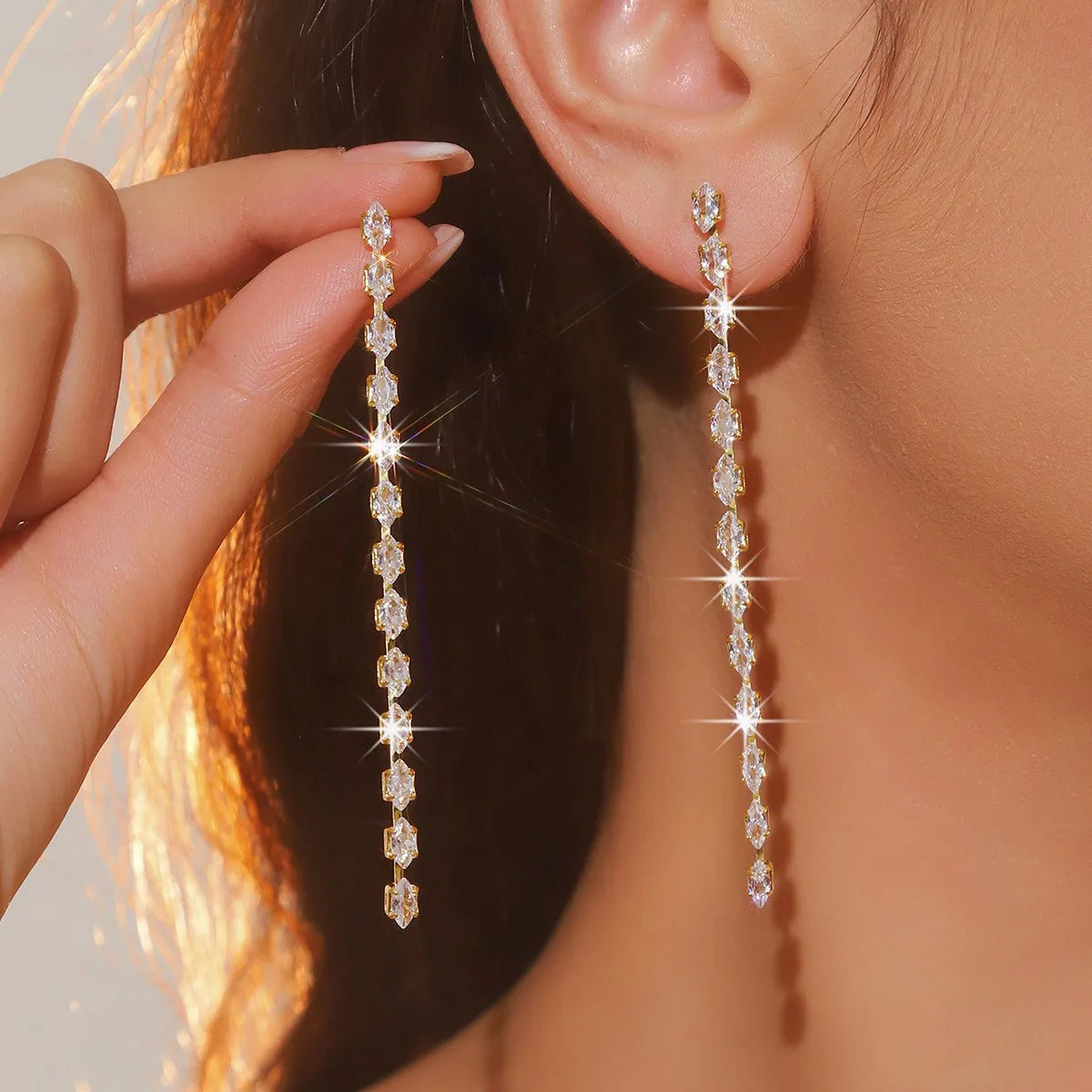 Boucles d’oreilles pendantes à strass géométriques, longue silhouette scintillante
