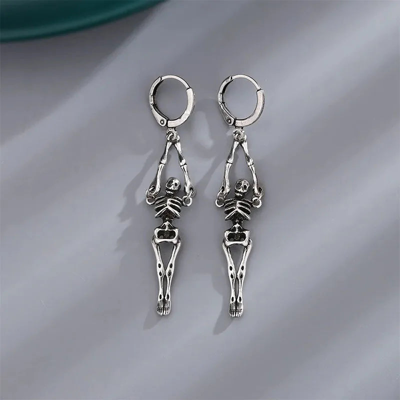 Boucles d'oreilles squelette argenté idéal pour halloween
