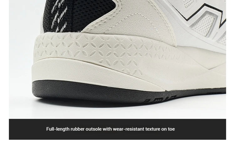 Chaussure de skate : semelle caoutchouc sur toute la longueur, texture anti-usure