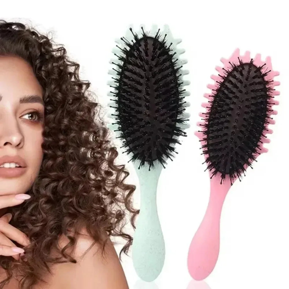 brosse colorée pour cheveux bouclée