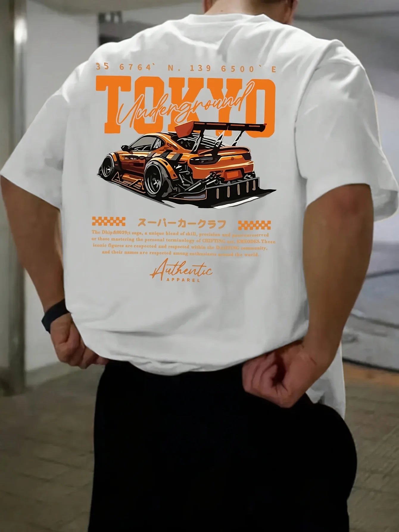 T-shirt homme blanc, imprimé voiture orange devant, manches courtes col rond.