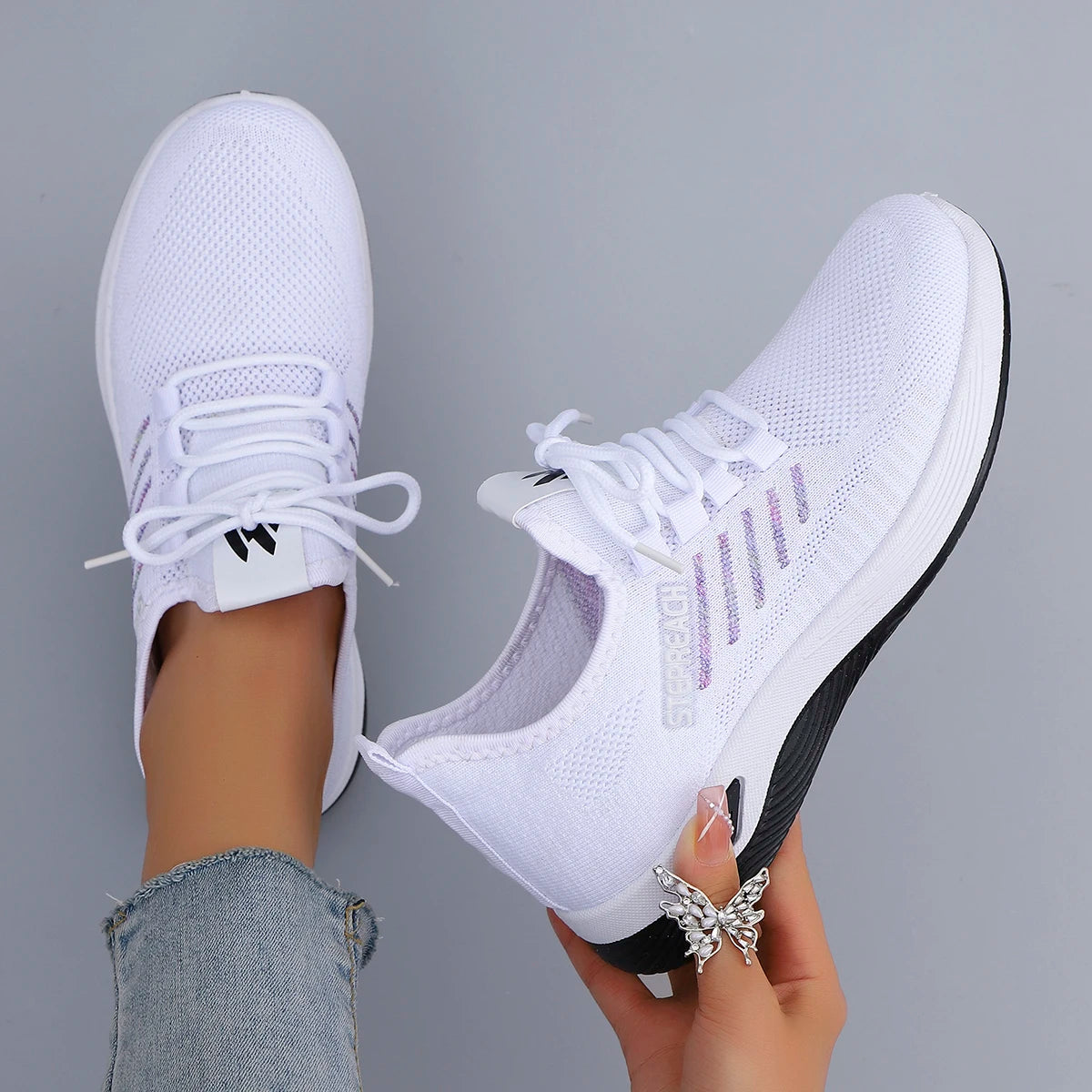 Chaussures plates en maille blanche à lacets, semelle noire