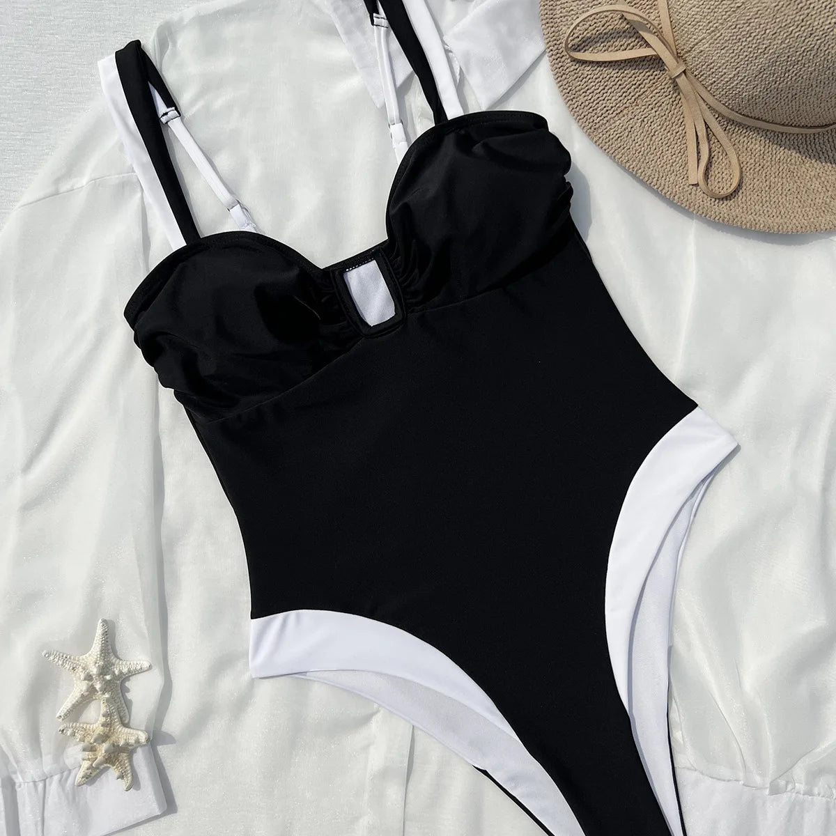 Monokini noir à bonnets froncés et lanières fines, une-pièce