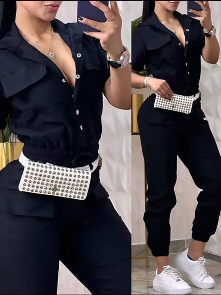 Combinaison femme noire à manches courtes, boutons devant, ceinture et poches