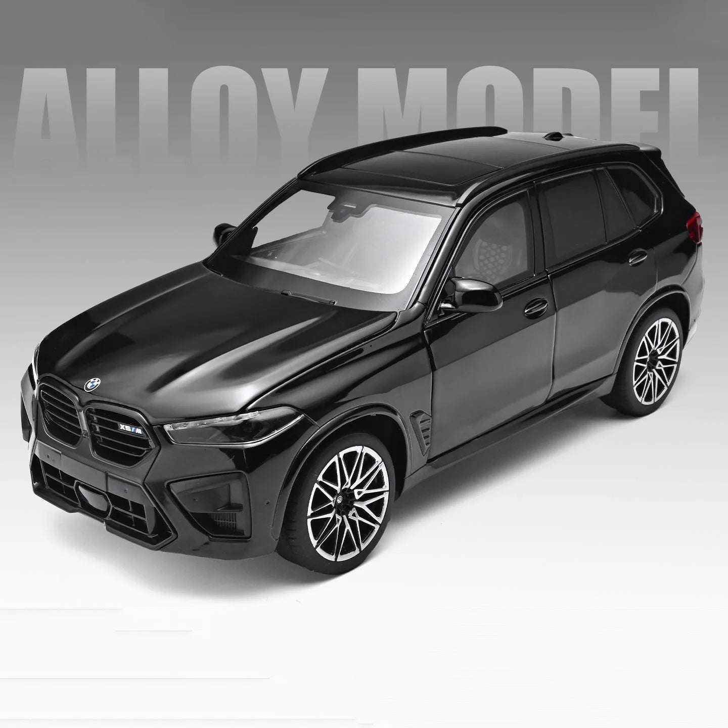 Voiture miniature SUV BMW X5M noire, calandre sombre, jantes à rayons, phares avant