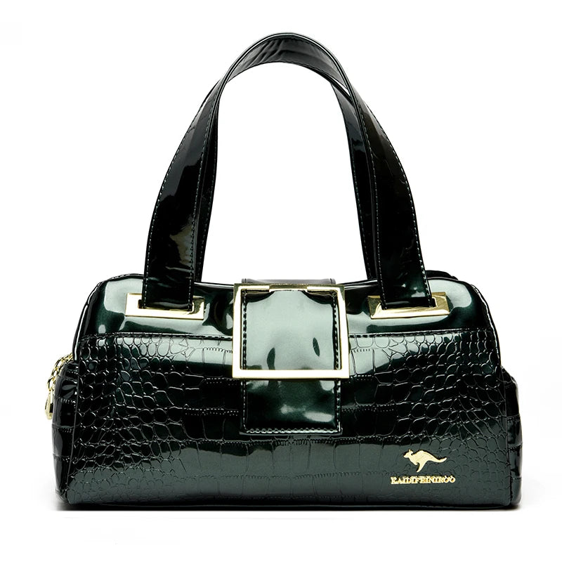 Sac à main en cuir verni effet croco vert foncé, poignées et fermoir rectangulaire doré