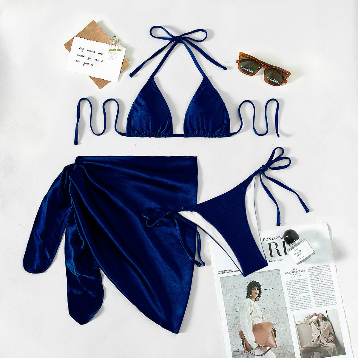 Ensemble bikini 3 pièces satin bleu marine : triangle, bas à liens et paréo