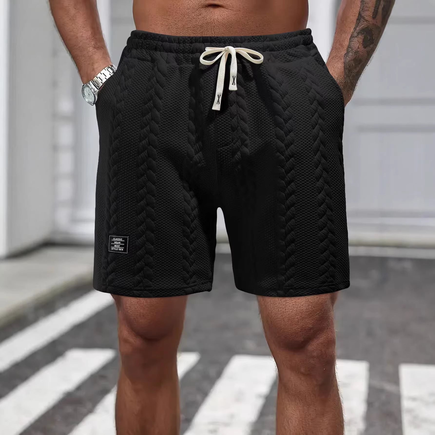 Short homme noir ample jacquard tressé, taille élastique et cordon de serrage