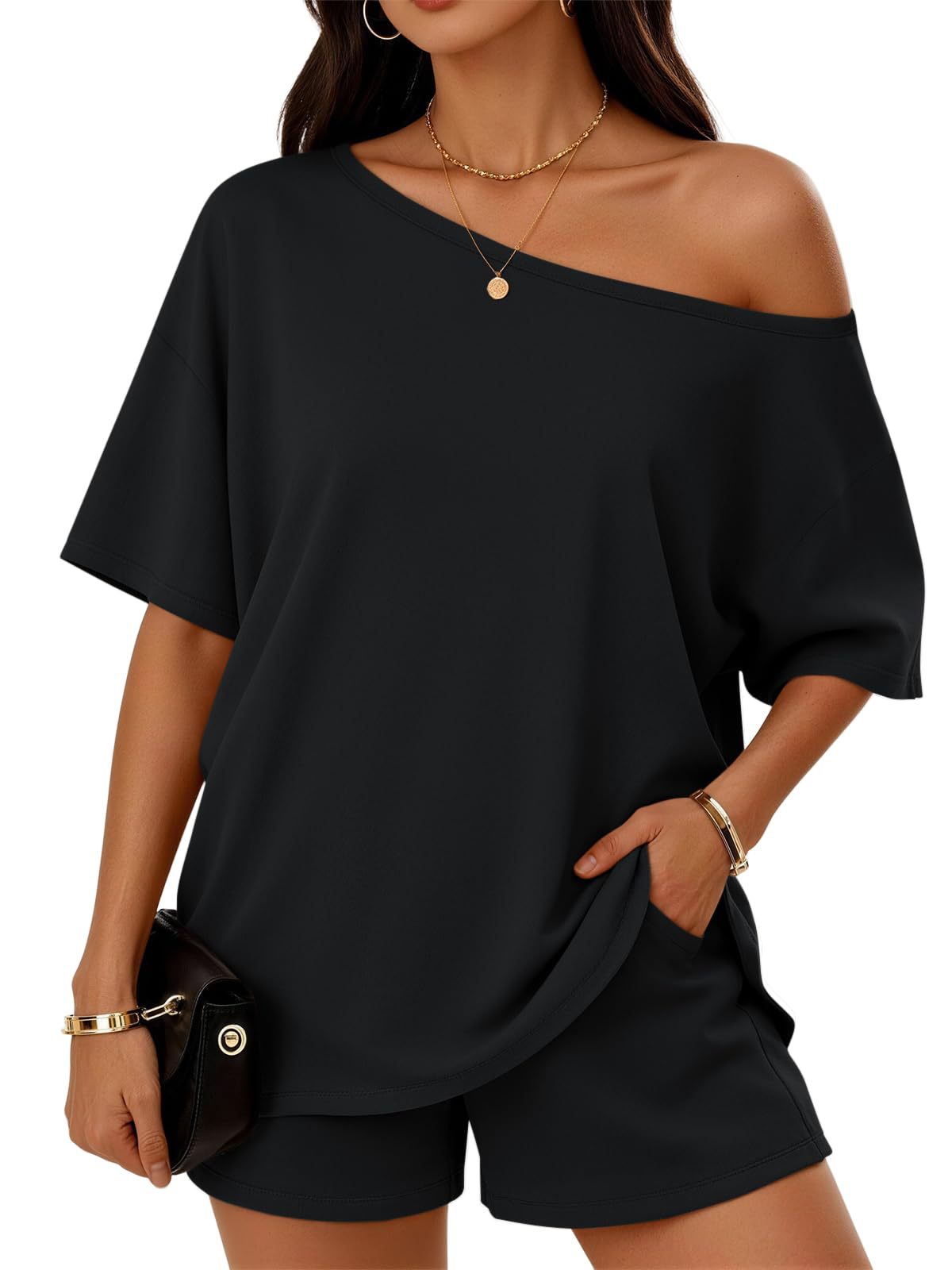 Ensemble femme: top asymétrique manches courtes et short, noir