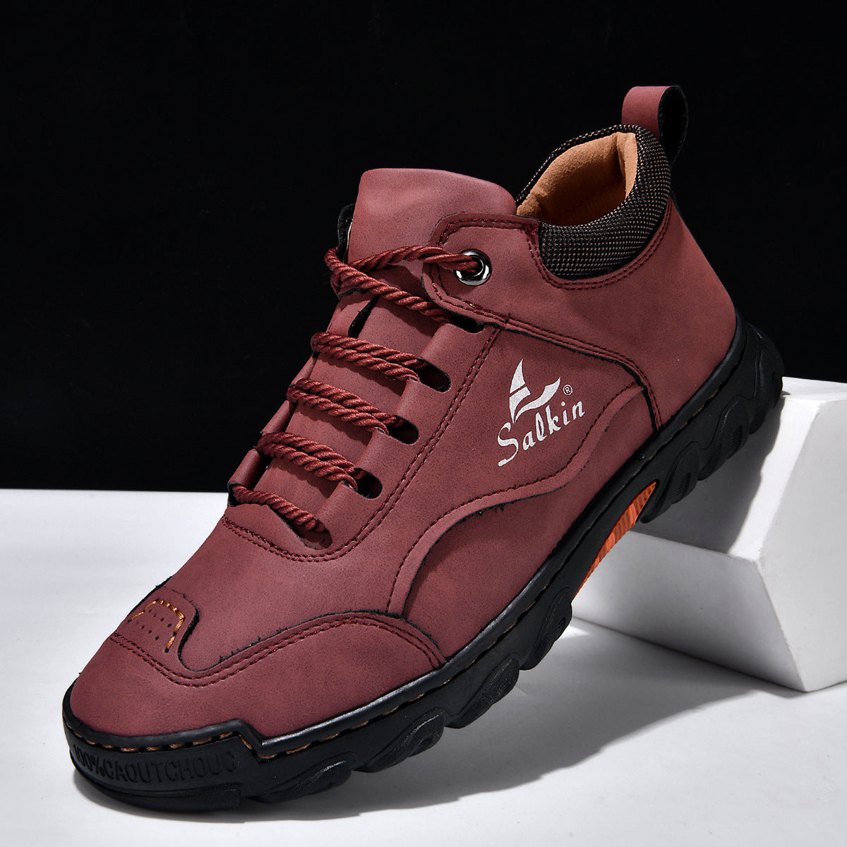 Chaussures plates à lacets bout rond bordeaux foncé, semelle noire épaisse, lacets bordeaux