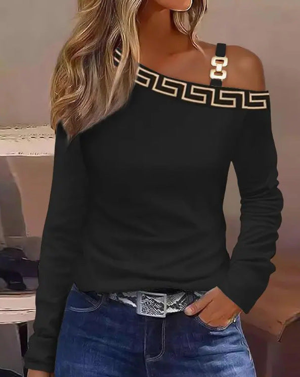 Top femme épaules dénudées noir uni, col bordé motif grec, manches longues, chaîne décorative