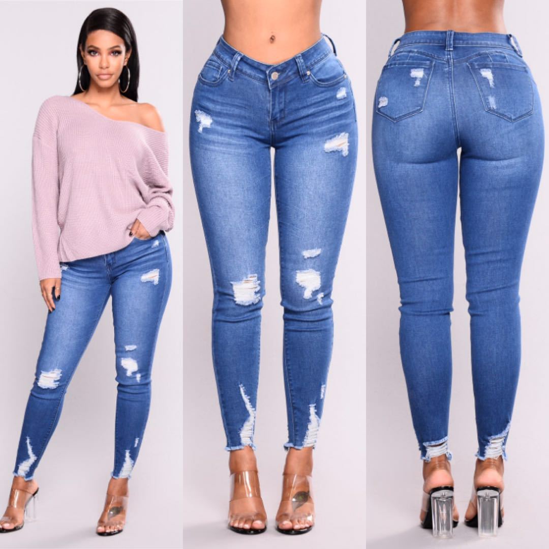 Jean slim taille haute bleu avec effet déchiré et ourlets effilochés, vue avant