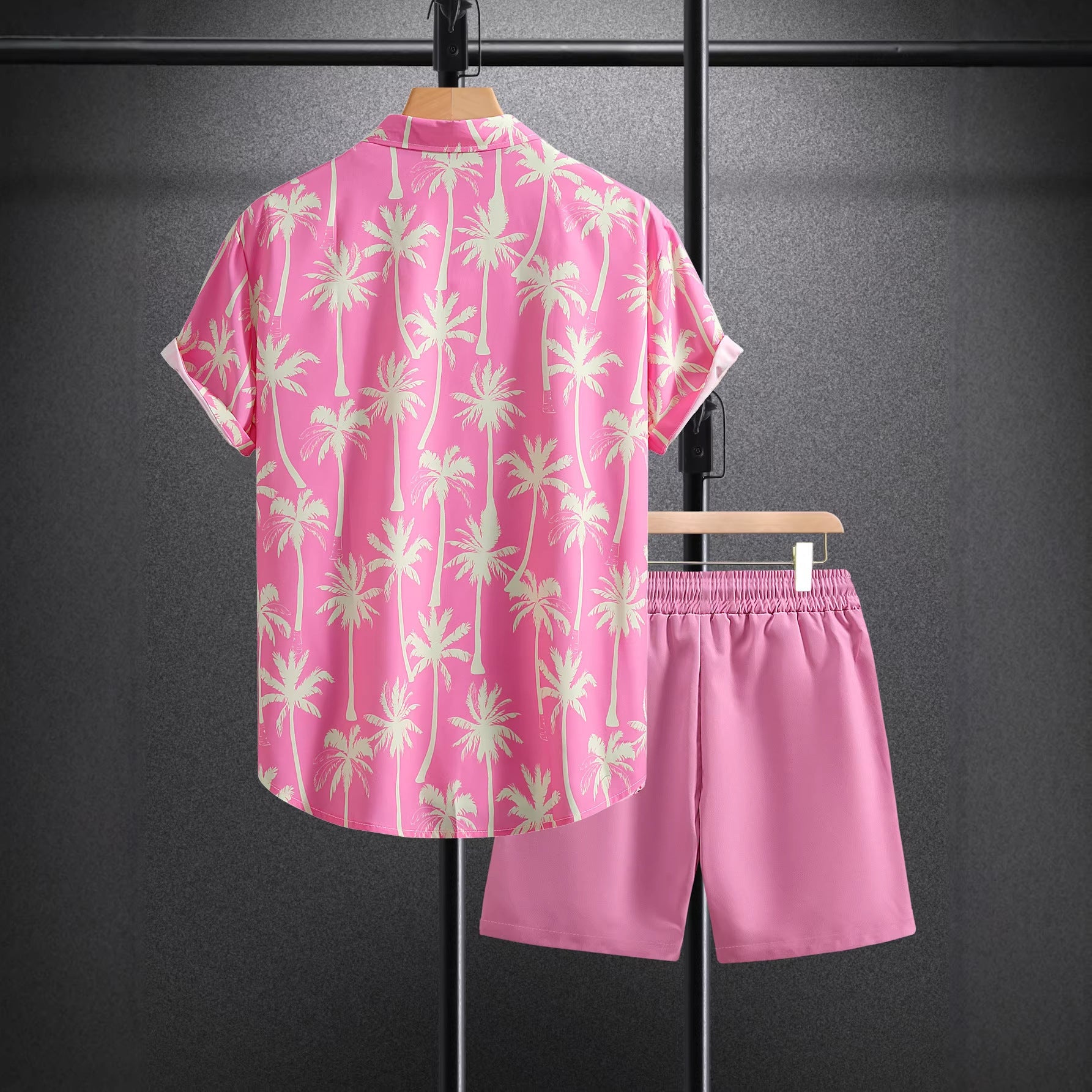 Ensemble t-shirt rose imprimé palmiers et short rose, vue dos