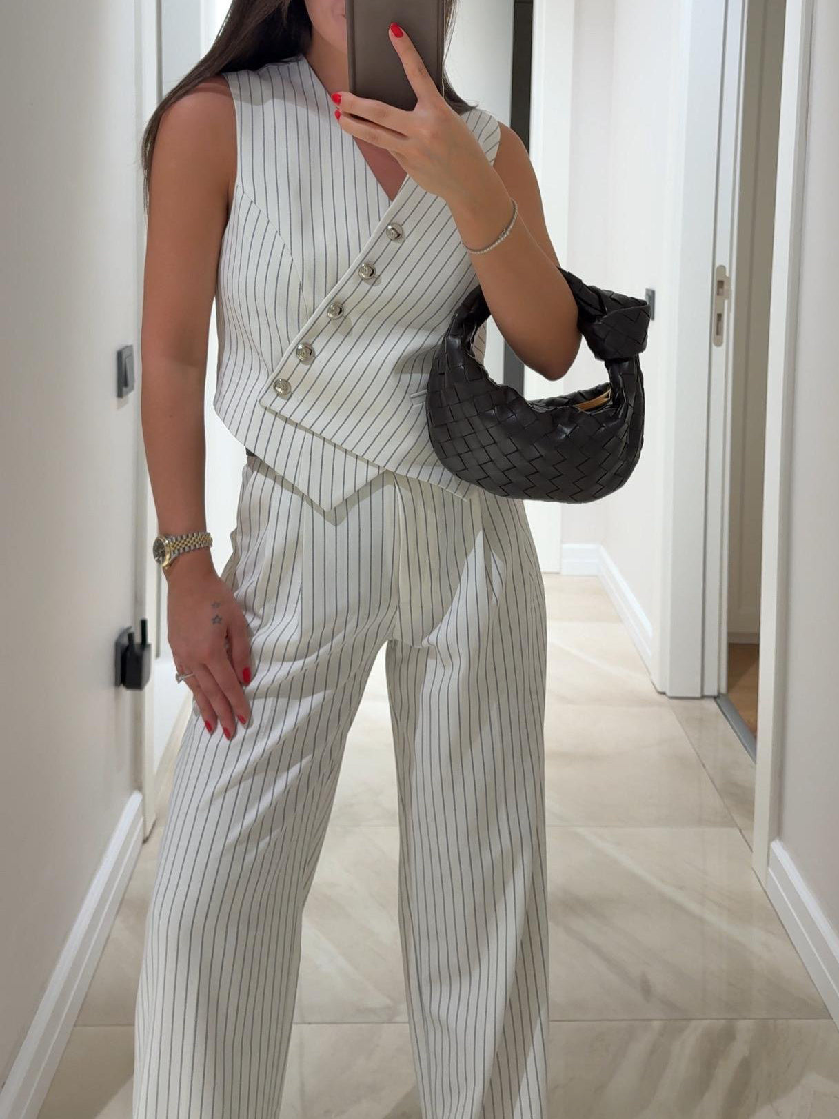 Ensemble gilet double boutonnage à rayures verticales blanches et pantalon