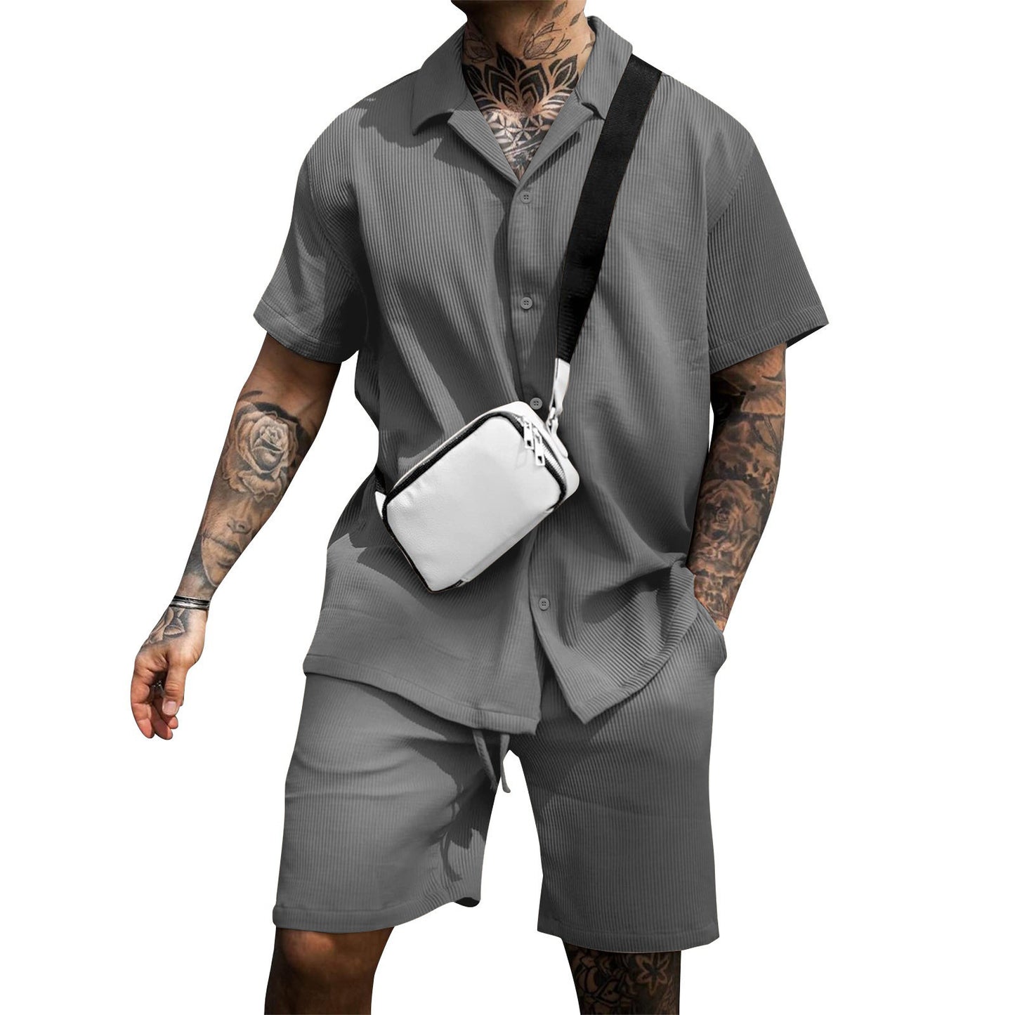 Ensemble polo manches courtes et short gris, col boutonné, motif côtelé