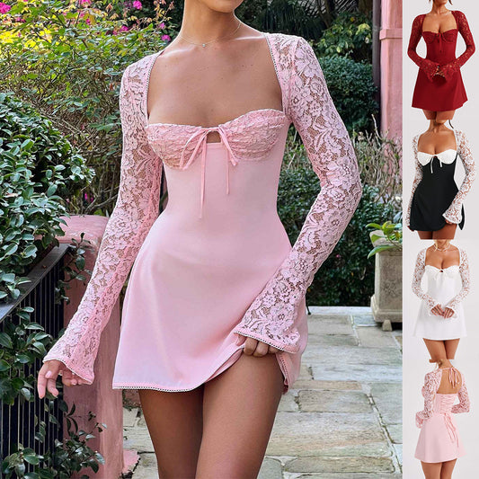 Robe courte rose pâle avec corsage en dentelle et nœud, manches longues en dentelle