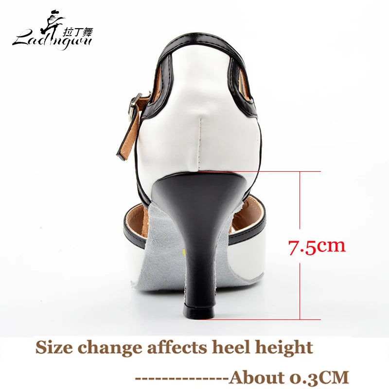 Chaussures de danse femme blanches, talon noir et bride arrière avec ouverture