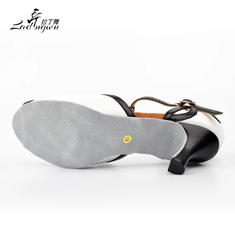 Chaussures de danse femme vue semelle, talon carré noir et semelle intérieure grise