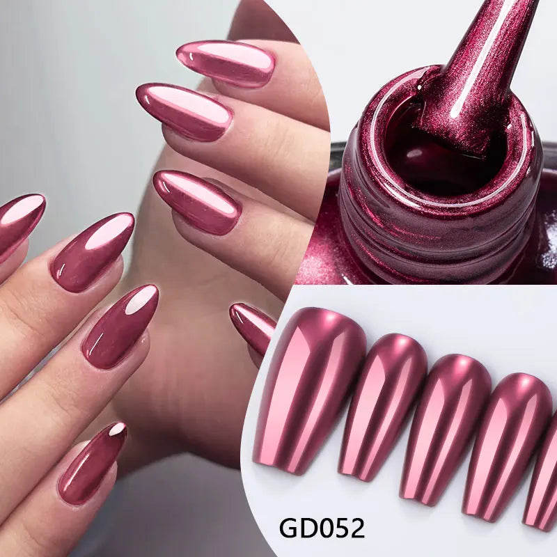 Vernis à ongles effet miroir rose fuchsia, flacon et ongles brillants.