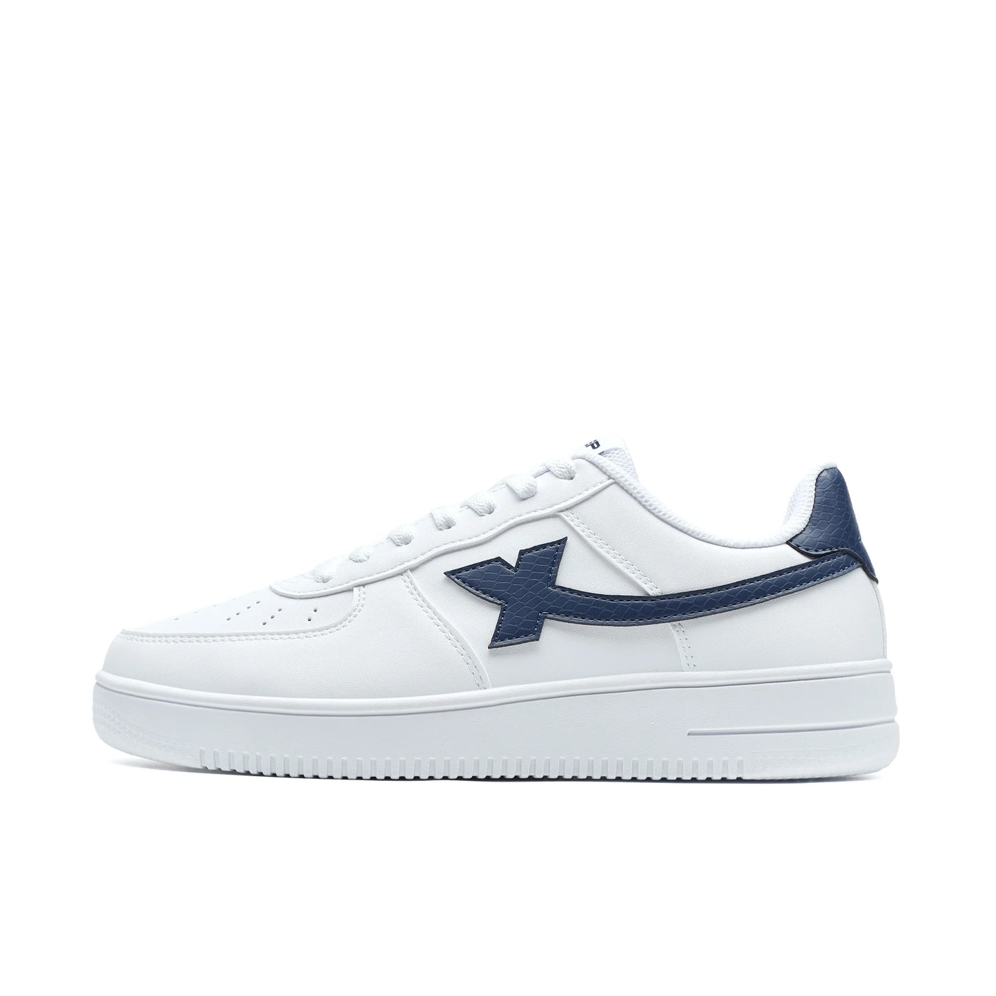 Chaussure de skate Xtep blanche et bleue, lacets, semelle épaisse blanche
