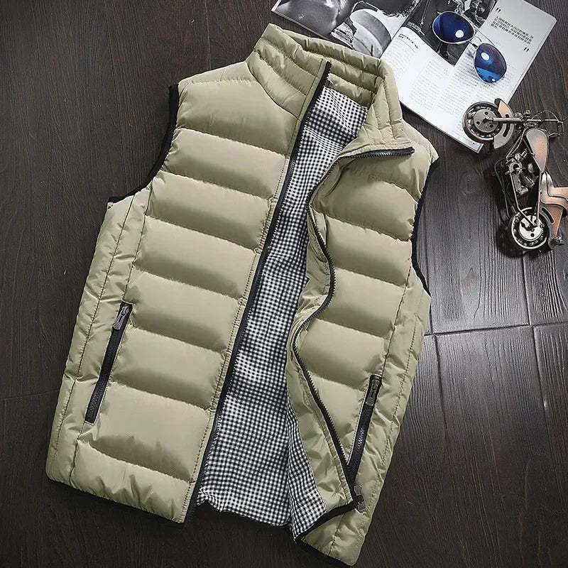 Gilet matelassé sans manches beige clair à fermeture zippée et col montant