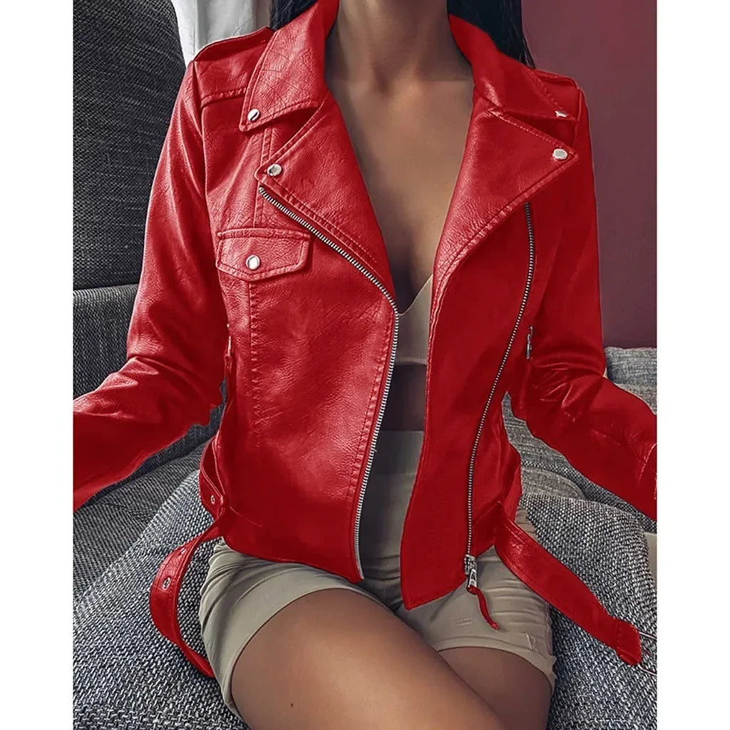 "Un blouson en cuir intemporel, pour une allure à la fois raffinée et audacieuse.