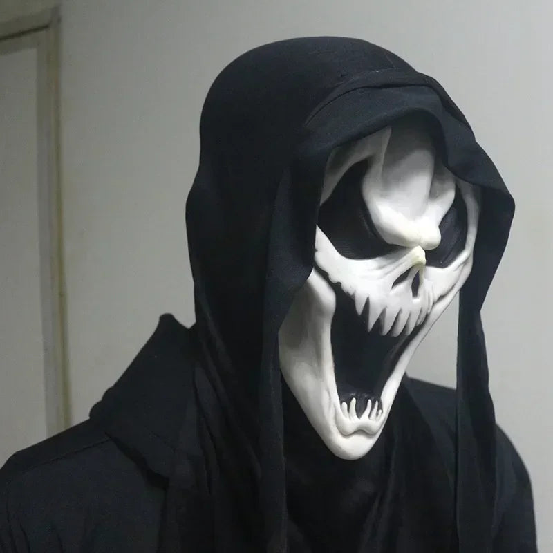 Faites frissonner la nuit avec ce masque d’Halloween terrifiant