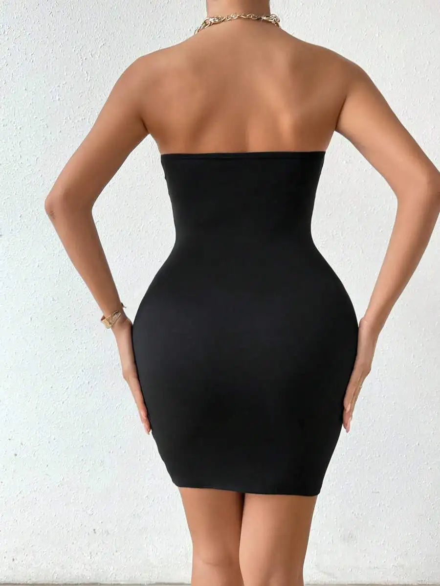 Robe mini noire moulante, dos uni avec encolure bandeau