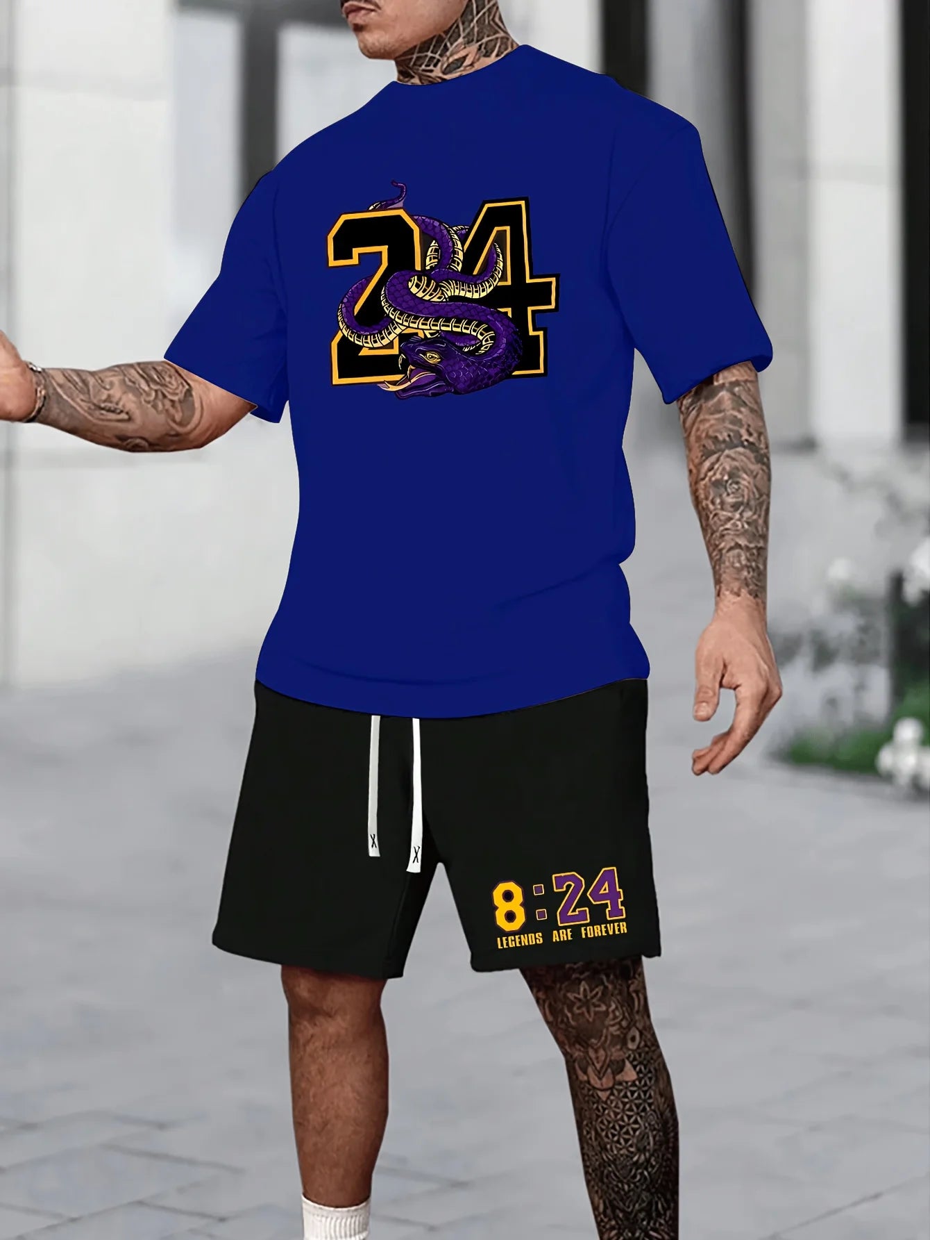 Ensemble t-shirt bleu marine et short noir, grand motif serpent violet devant