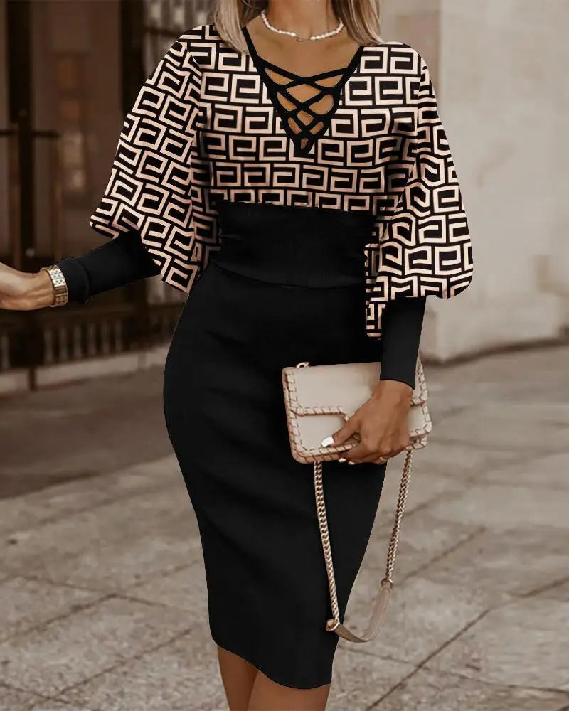 Robe mi-longue à col V, manches longues, imprimé géométrique noir et blanc avec bas noir