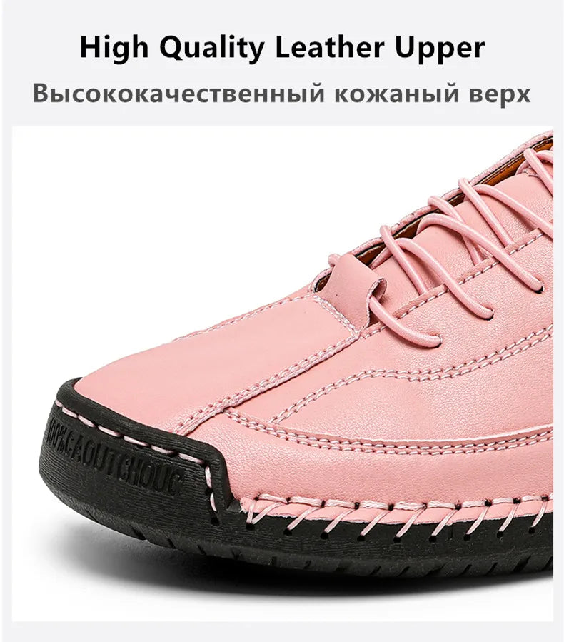 Mocassins femme en cuir roses, empeigne lisse avec coutures et lacets, gros plan.