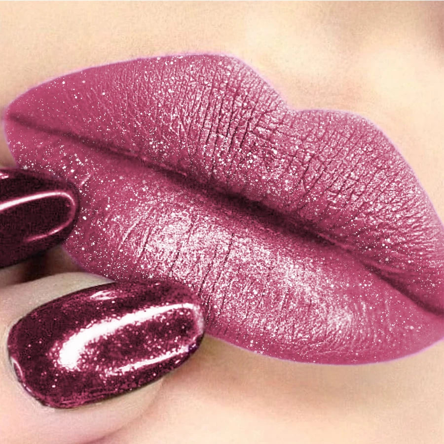 Lèvres rose mauve profond très pailletées, texture scintillante et lustrée