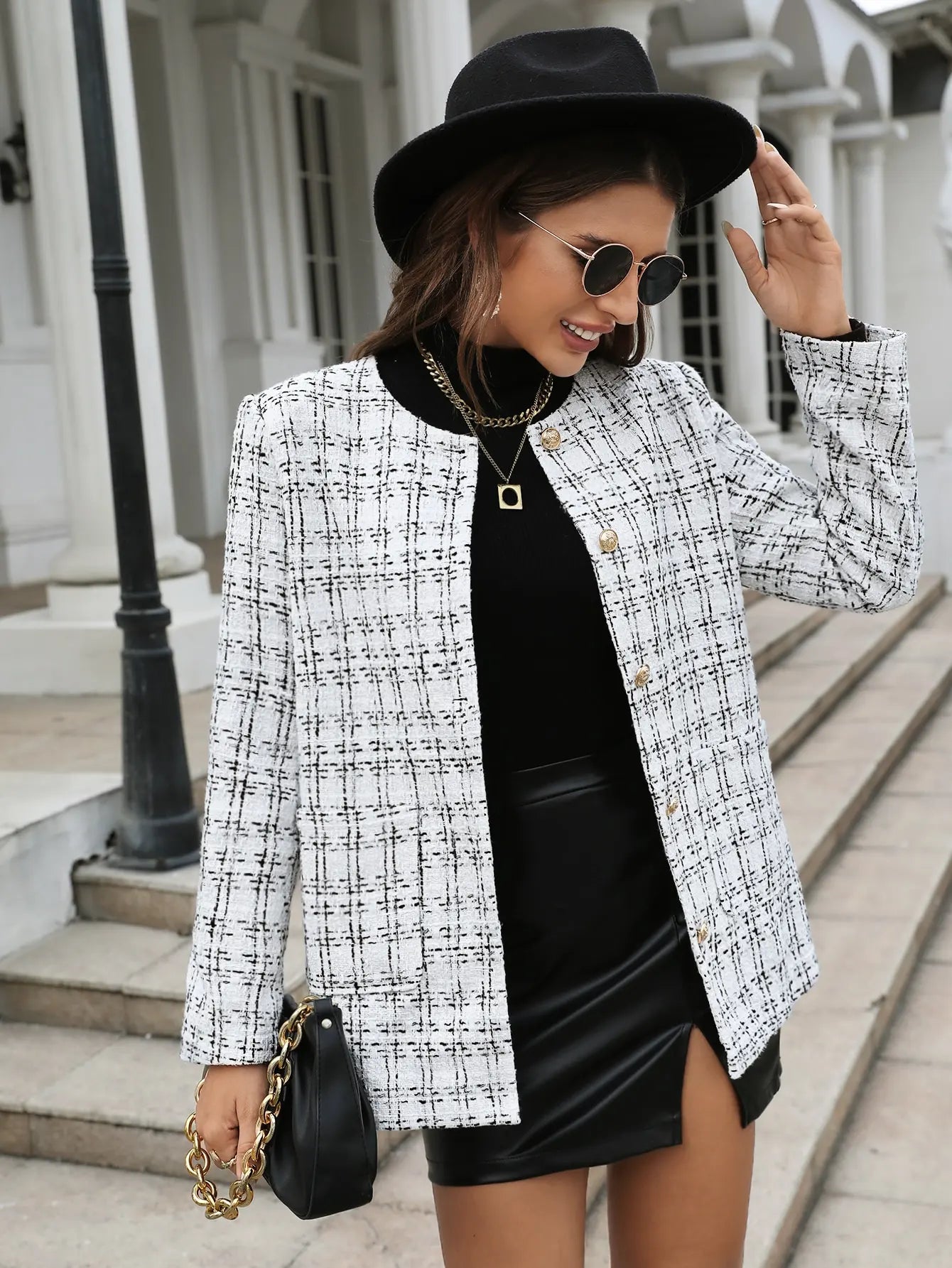 Veste manteau femme blanche à carreaux, patte boutonnée, col montant, coupe droite.