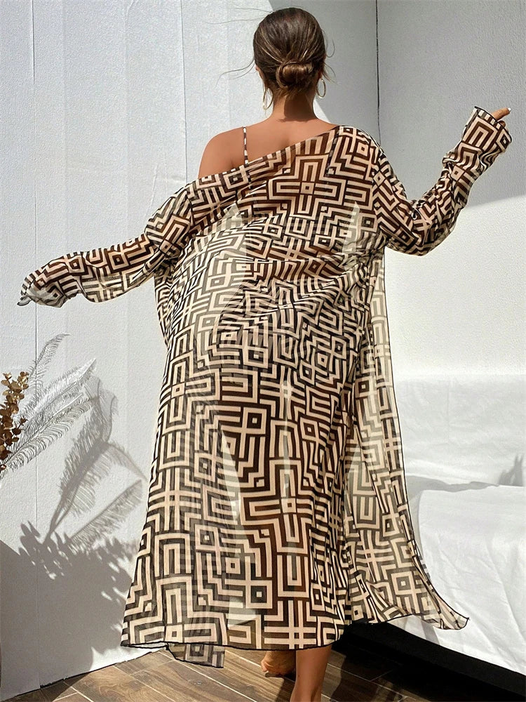 Ensemble bikini taille haute avec paréo manches longues et motif géométrique, vue de dos