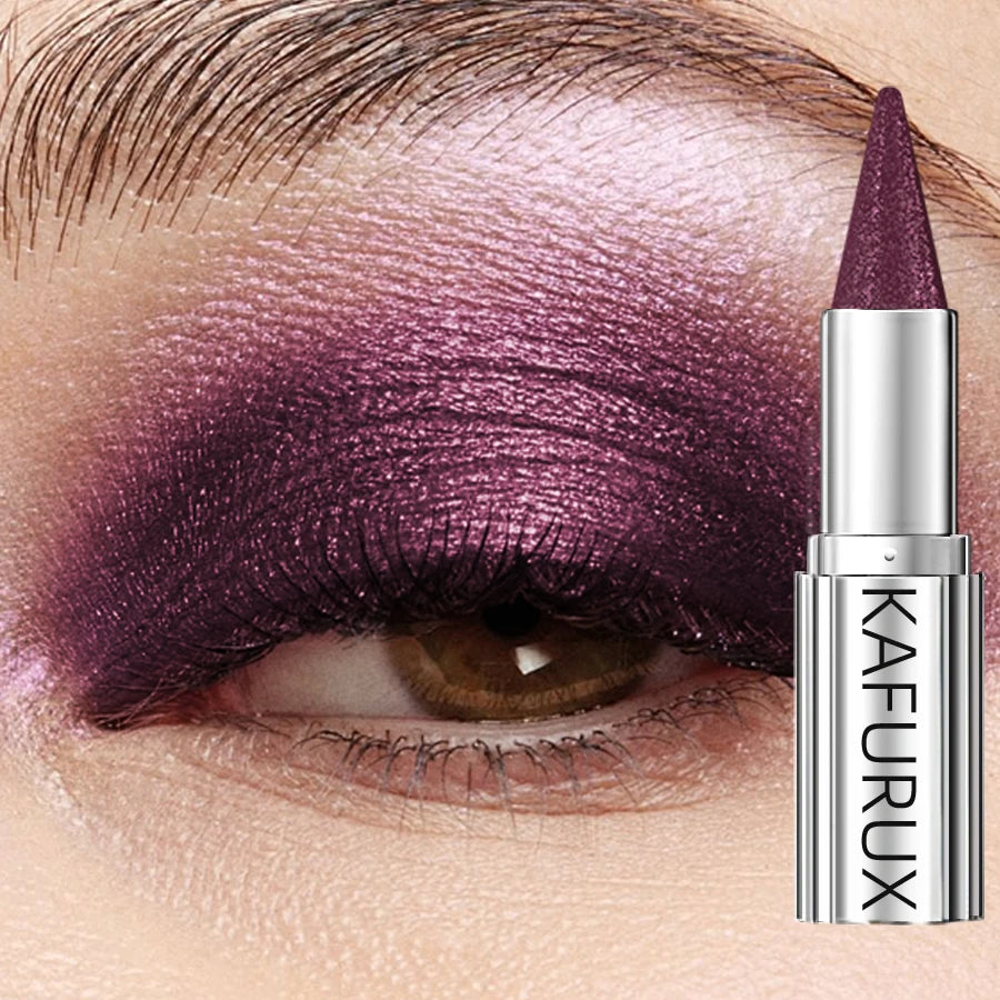 Crayon fard à paupières violet bordeaux pailleté, stick argenté visible