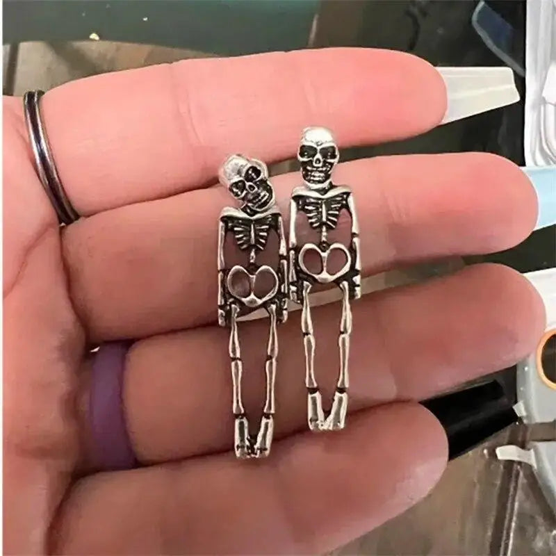 boucle d'oreille femme idéal pour hallowen ou pour soirée concert rock