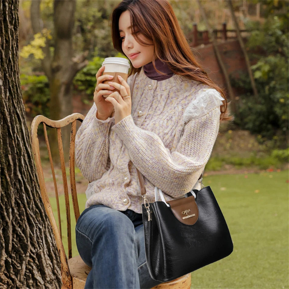 sac a main femmes en cuir synthétique et poignet en aluminium