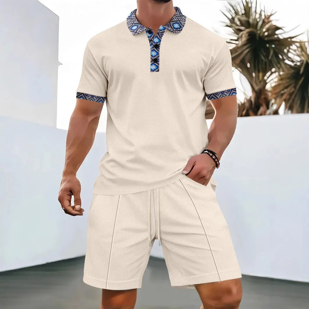 Ensemble polo homme gaufré beige : polo à zip manches courtes et short assorti.