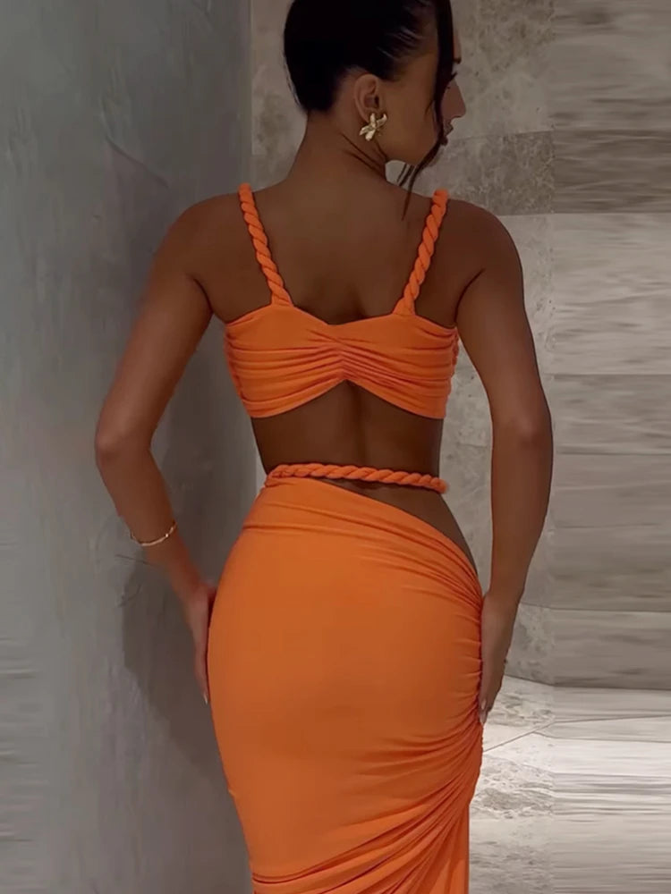 Ensemble femme : haut bandeau noué et jupe longue moulante orange, vue dos
