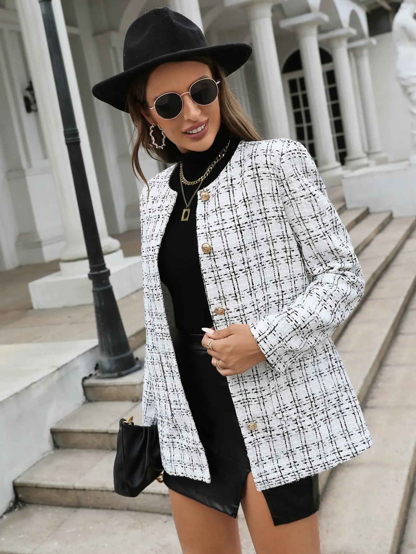 Veste manteau femme blanche à carreaux, fermeture boutonnée, manches longues, coupe.