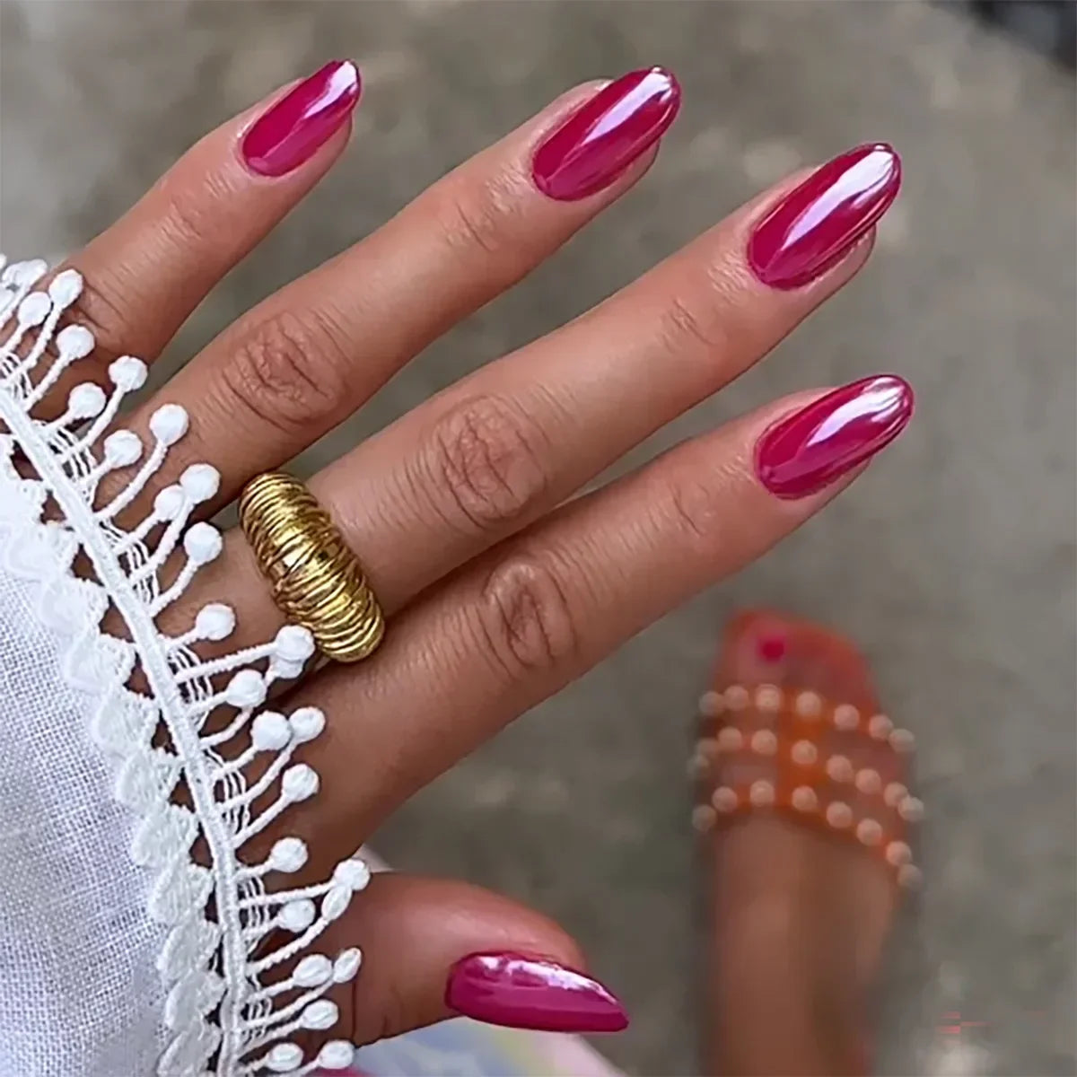 Faux ongles pointus , Aurora noir, blanc, nacré, brillant