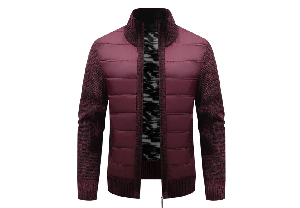 Cardigan zippé homme bordeaux : empiècements matelassés, col montant côtelé, vue avant.