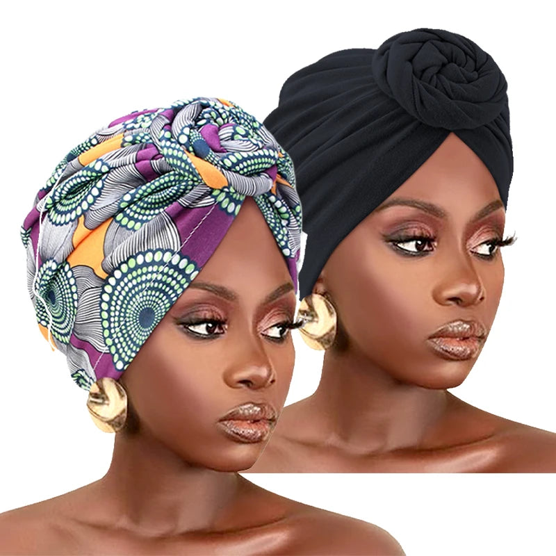 Lot de 2 turbans africains : un noir torsadé et un imprimé violet, multicolore et vert.