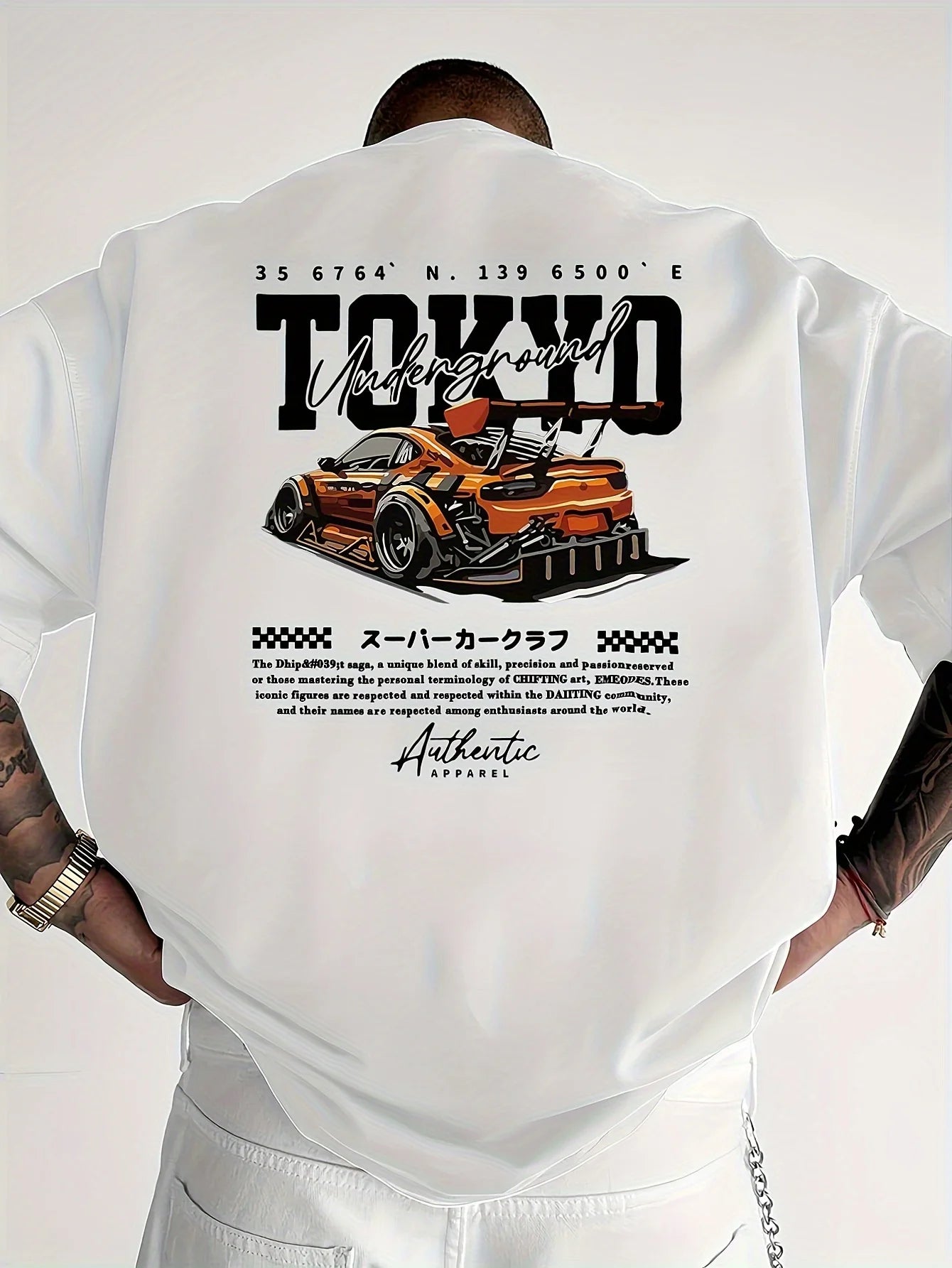 T-shirt homme blanc, imprimé voiture orange au dos, col rond manches courtes.