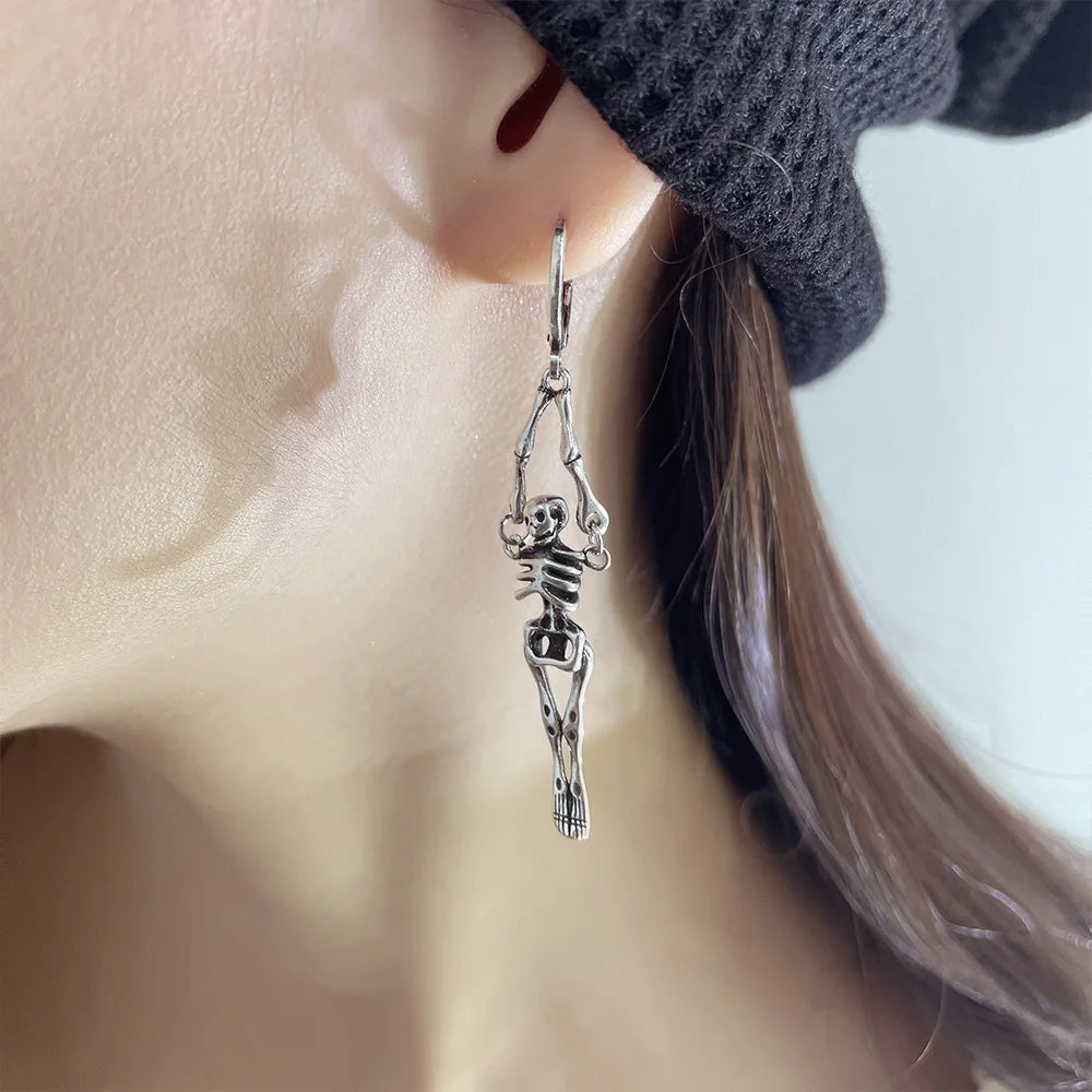 Boucles d'oreilles squelette argenté idéal pour halloween