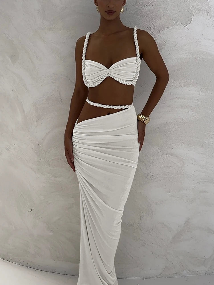 Ensemble femme blanc : brassière nouée à bretelles et jupe longue moulante
