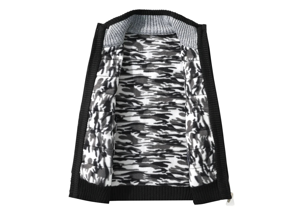 Doublure polaire camouflage noir et gris, col côtelé du cardigan et zip