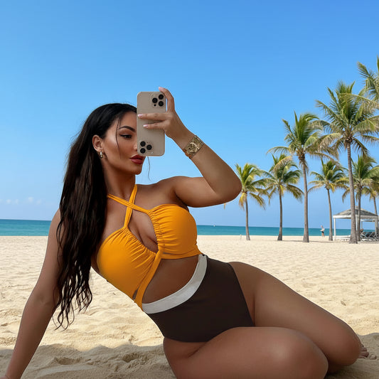 Bikini femme jaune : haut croisé noué et bas taille haute noir avec liseré blanc