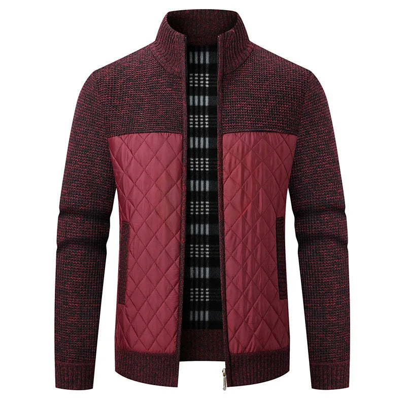 Cardigan homme doublé polaire bordeaux, manches tricot, panneaux matelassés, zip, col montant.